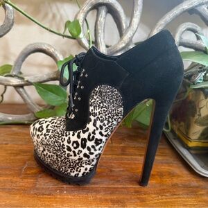Alaia Paris Poulain Leopard + Chamois Blanc + Noir Boots.